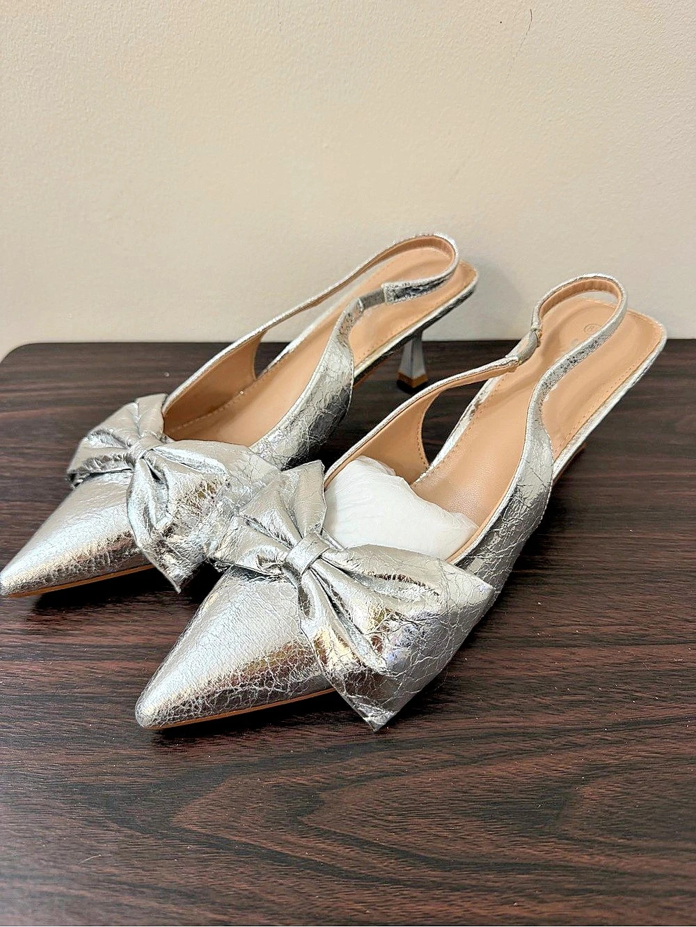 NIB SHOBOO Silver Metallic Bow Slingback Kitten Heels Pointed Toe 8.5